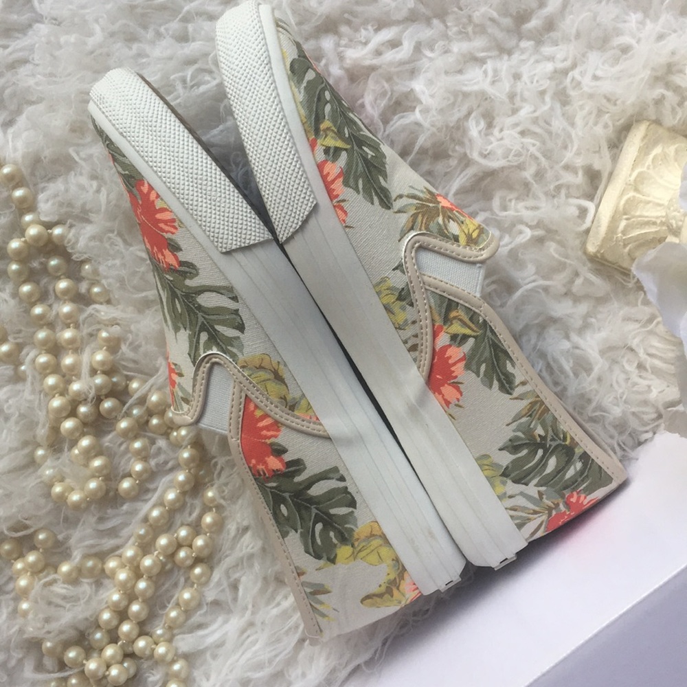 NWT • TALBOTS Jungle Hibiscus Slip On Sneaker - Picture 6 of 16